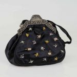 Studio ESSECI - ACCESSORI DI CLASSE. Complementi di moda tra uso quotidiano e identità sociale 1830-1930